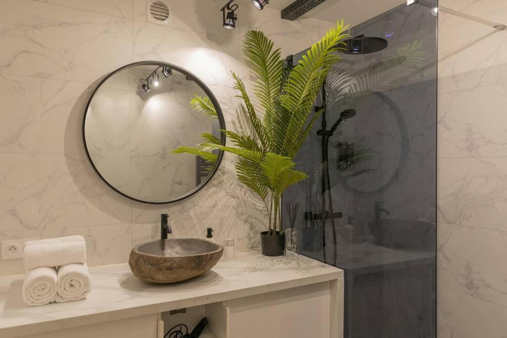 Superbe Appart Plein Centre Avec Parking & Jardin Metz Exterior foto