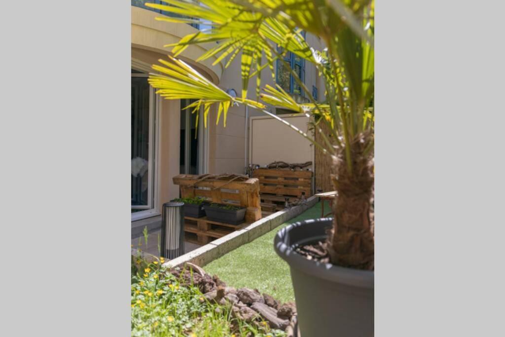 Superbe Appart Plein Centre Avec Parking & Jardin Metz Exterior foto